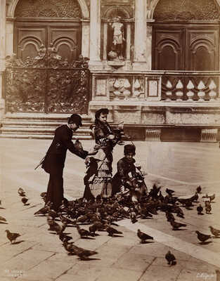 Подарочный фотоальбом с видами городов Италии. [Конец XIX - нач. XX вв.]